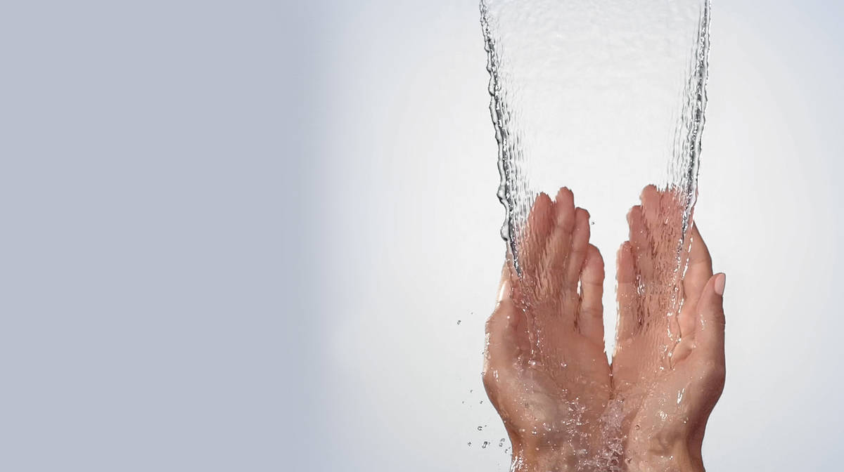 Invisible water. 32543000 Hansgrohe. Душ струя. Hansgrohe Raindance rainfall. Hansgrohe типы струи.